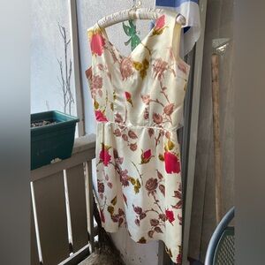 Gorgeous 1960s vintage satin dress size 6 (?). Cream, rose, bronze, leaf green